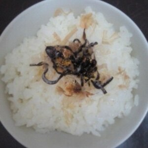 ＊お弁当に＊七味でピリ辛～塩昆布&鰹節のみりん和え